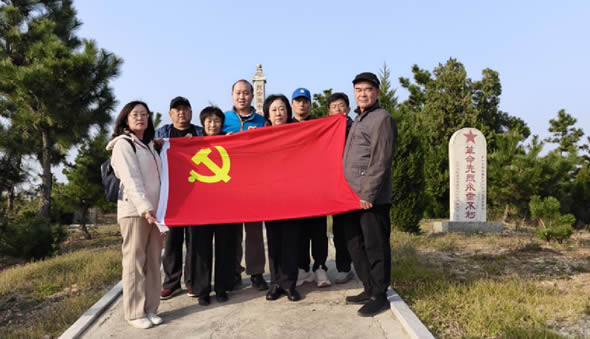 威海市老促会到革命老区村开展“送戏下乡”活动